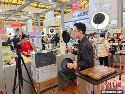 萬商云集浦江畔 上海開春掀起“展會熱”，日用百貨電商與線下交易并駕齊驅